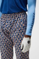 Petrus Print Pant Estate Blue Diamond Men J.Lindeberg Clothing 66XF390 - Image 4